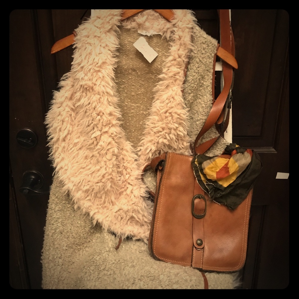 ✨👗✨ NWT Vest only - Picture 3 of 8